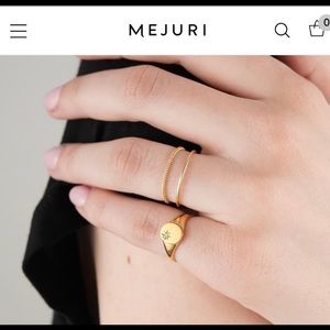 Mejuri star signet ring